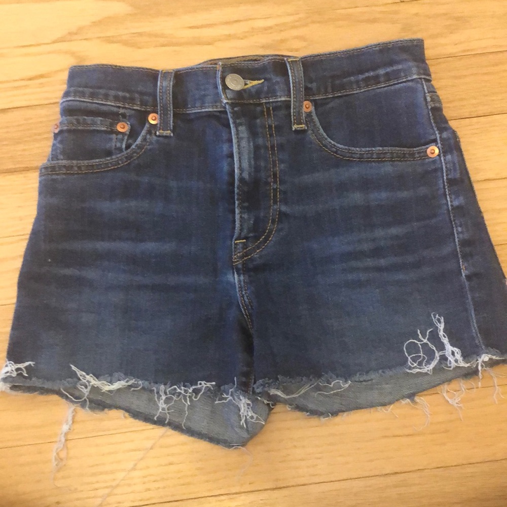 LEVIS SHORTS SIZE 0 (waist 24)